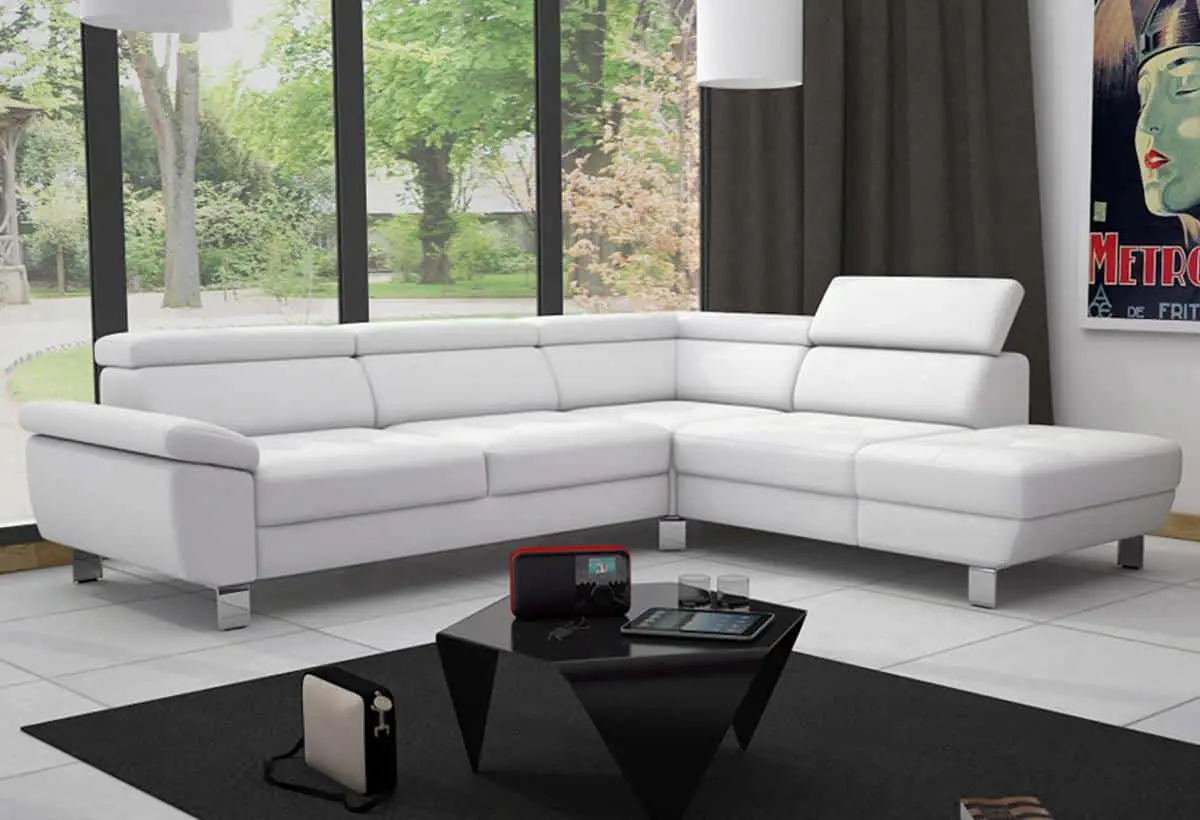 ¿Cómo limpiar un sofá de cuero blanco muy sucio?